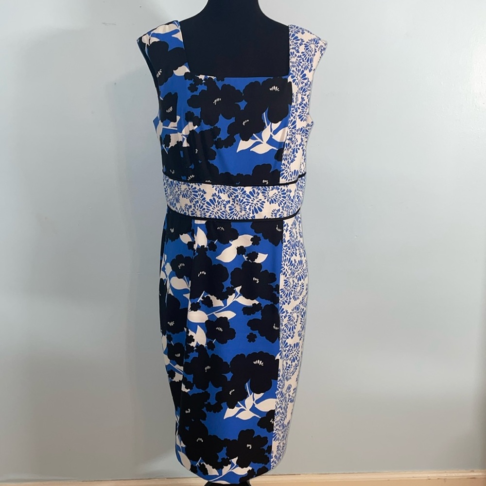 MAGGY L. Size 14 floral dress, in white, blue and black contrasting design. 😍